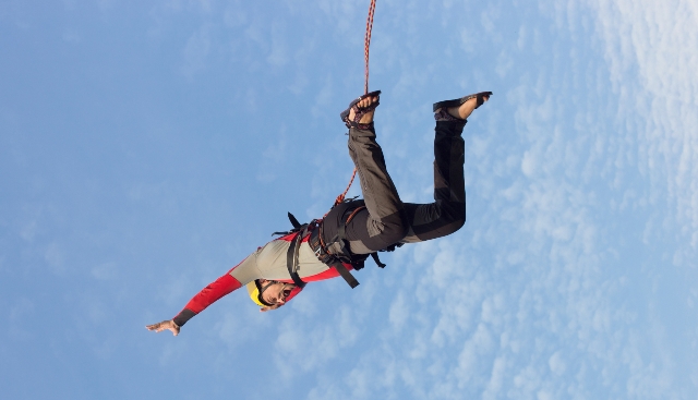 bungee jumper dreamstime m 71871839 640x367