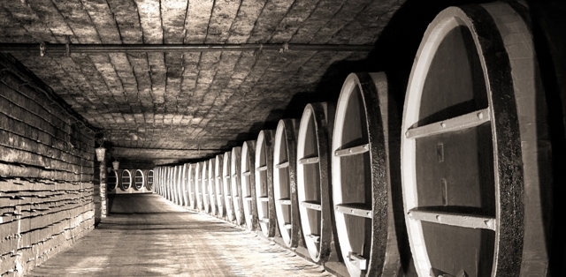 wine cellar dreamstime m 14224622 640x314